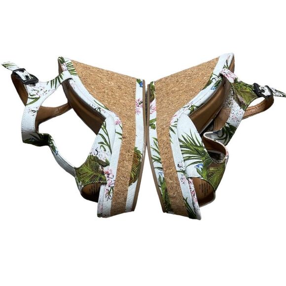 L4L Lust 4 Life Tropical Boho Lily White Wedge Sandals - Picture 5 of 10
